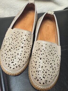 Women's shoes